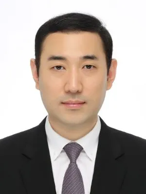Gordon Euhyun Moon