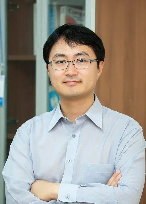 Kyungbaek Kim